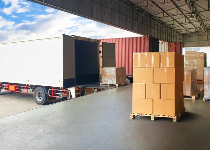 Por que investir no transporte de cargas secas?